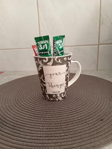 Utensilios para hacer té y café en Carpe Diem Vrbas