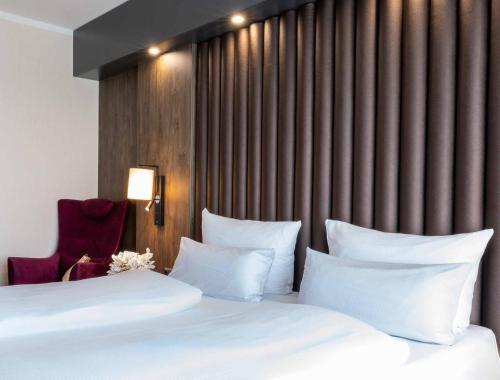 Cama o camas de una habitación en PLAZA Premium Karlsruhe