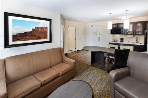 Η κουζίνα ή μικρή κουζίνα στο Candlewood Suites Tyler by IHG