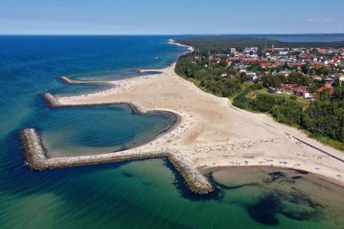 an aerial view of a beach and the ocean at 2 room holiday apartment for 3 people Rusinowo in Rusinowo