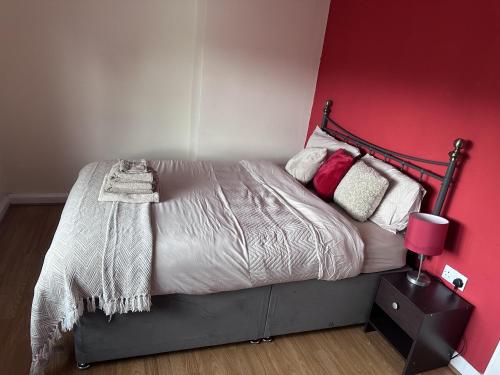 Immaculate 3-Bed House in Walsall – Photos 2