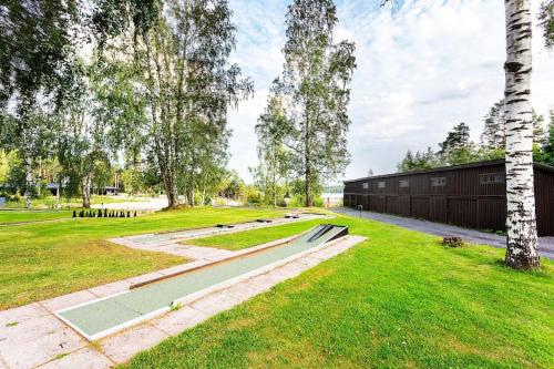 a park with a bench in the grass at Saunamäki - Luoto in Salo