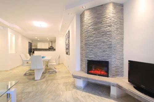 1108 Beachfront 2 apartments with roofterrace 80mtrgt beach 3 pools