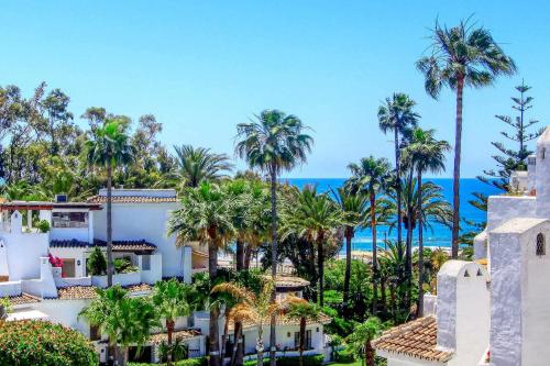 1108 Beachfront 2 apartments with roofterrace 80mtrgt beach 3 pools