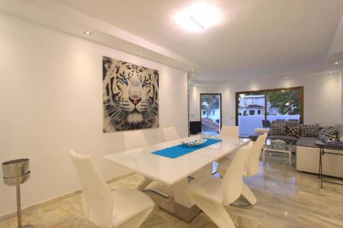 1108 Beachfront 2 apartments with roofterrace 80mtrgt beach 3 pools