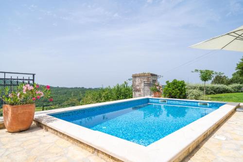 Bazén v ubytovaní Holiday Home Majkovi alebo v jeho blízkosti