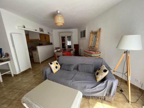 Η κουζίνα ή μικρή κουζίνα στο 6LAM16 Maison typique avec toit-terrasse
