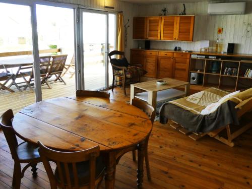 Dapur atau dapur kecil di UN CHALET EN BOIS A LA PLAGE