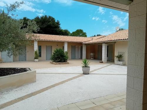 an empty courtyard of a home with a building at L'Hacienda in Les Mathes