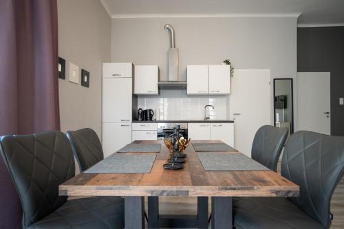 Beautiful New Apartment near City Center