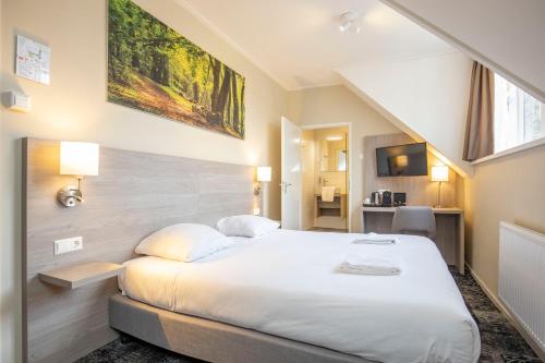 Кровать или кровати в номере Fletcher Hotel Landgoed Huis te Eerbeek