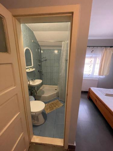 Et badeværelse på Pensiunea Mario