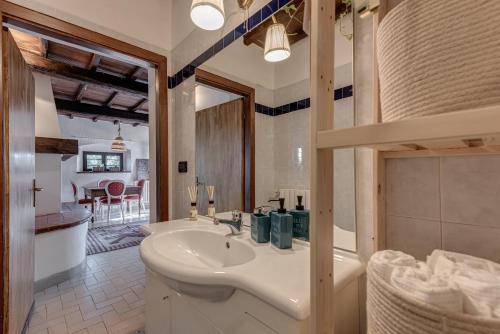 a bathroom with a sink and a bath tub at Poggio al Mandorlo in Greve in Chianti