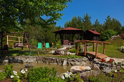 En trädgård utanför Guesthouse Kovačević