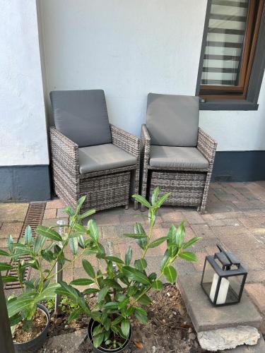 two wicker chairs sitting next to each other on a patio at Kleines Apartment in Siegburg-Kaldauen in Siegburg
