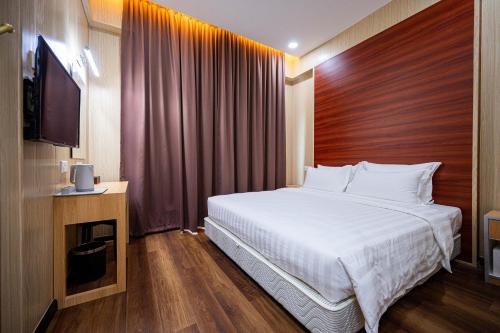 Ένα ή περισσότερα κρεβάτια σε δωμάτιο στο Semporna City Hotel