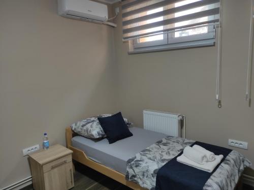 Ένα ή περισσότερα κρεβάτια σε δωμάτιο στο Valor Apartmani Kikinda