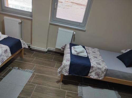 Ένα ή περισσότερα κρεβάτια σε δωμάτιο στο Valor Apartmani Kikinda