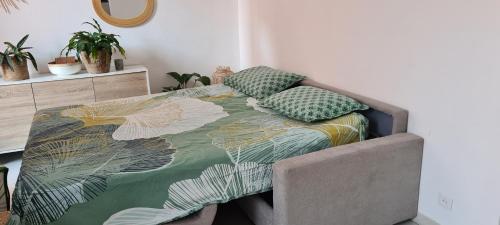 Postel nebo postele na pokoji v ubytování Superbe 2 pièces neuf à 100m de la plage