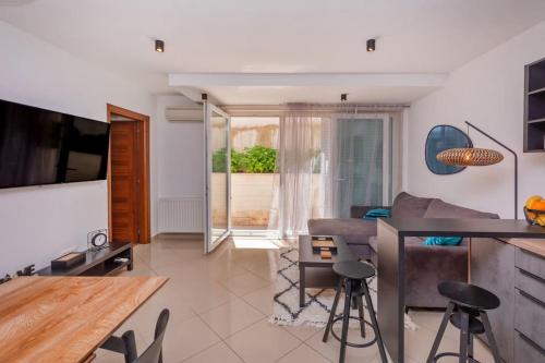 Stylish two bedroom apartment&garage parking place