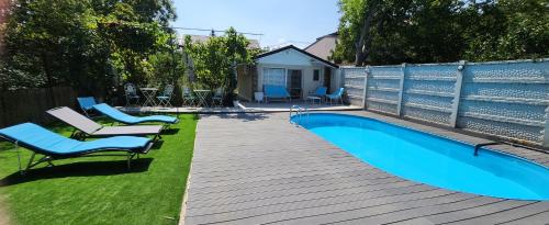 Bazén v ubytování Morii Lake Pool Villa nebo v jeho okolí