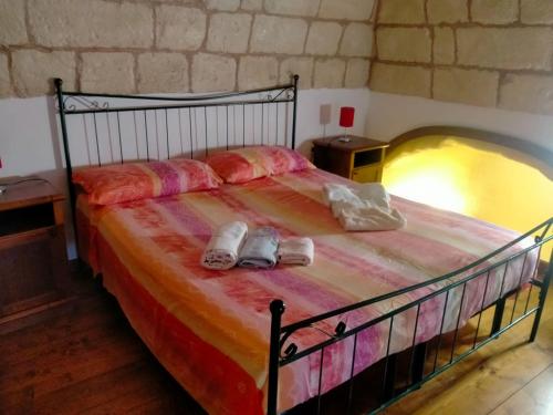 a bedroom with a bed with shoes on it at Stanze Appartamento ROSINA casa vacanze Cannole sulla via Francigena in Cannole