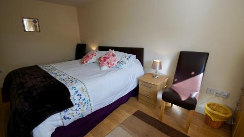 a small bedroom with a bed and a dresser at Waterside in Braco