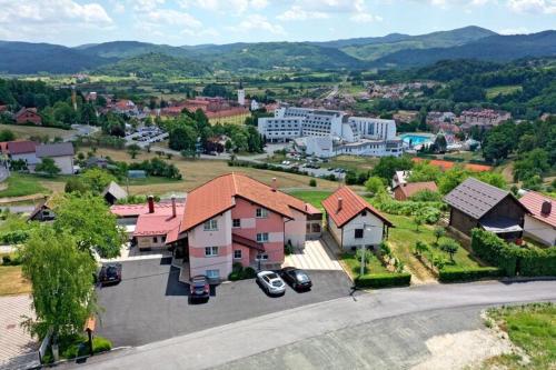 an aerial view of a town with houses and cars at Apartment & rooms Vila Toplissa in Varaždinske Toplice
