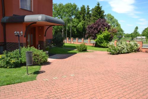 a brick walkway in front of a building at Penzion Aurooms in Zlatníky