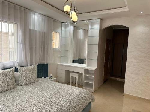 a bedroom with a bed and a large mirror at Villa Rêve d'Agadir - Piscine Founty - Parking - Confort et Spacieuse villa familliale privée in Agadir