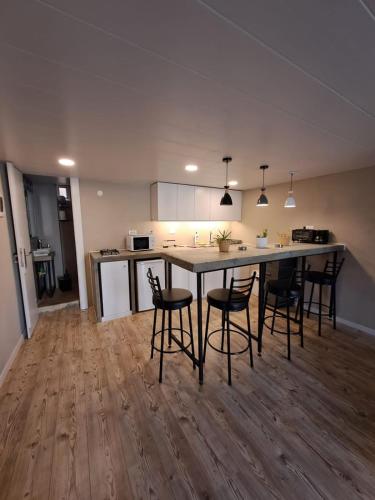 Η κουζίνα ή μικρή κουζίνα στο Batroun Loft Guest House