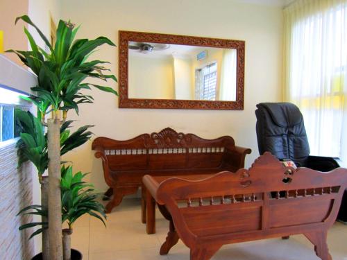 a living room with two violins and a mirror at Sun Inns Hotel Equine, Seri Kembangan in Seri Kembangan