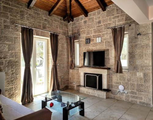 Villa *DROSIA*/5' from town & sea/Mountain View