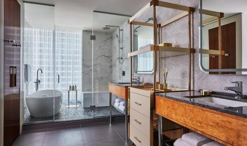 Koupelna v ubytování Viceroy Chicago