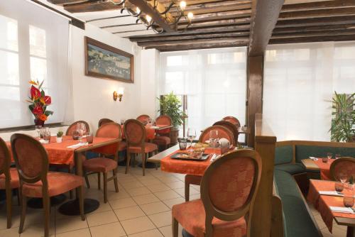 Un restaurante o sitio para comer en Le Saint Michel