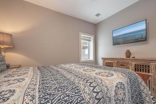 a bedroom with a bed and a tv on the wall at Stone Crest in Oakland