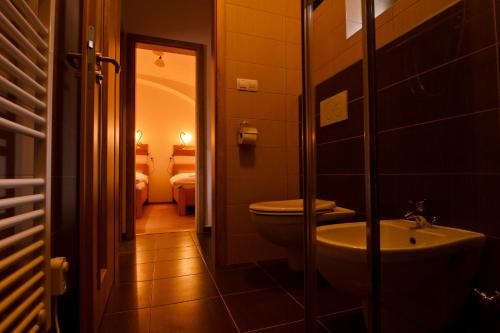 a small bathroom with a toilet and a sink at Penzion Bednářův dvůr in Bohušice