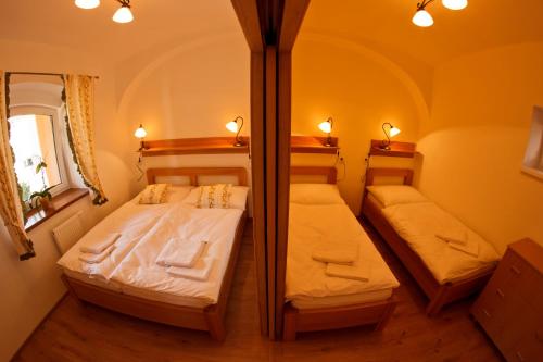 Postel nebo postele na pokoji v ubytování Penzion Bednářův dvůr