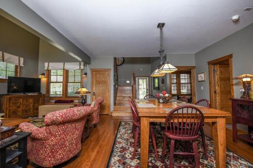 a living room with a wooden table and chairs at Some Kind of Wonderful in Oakland