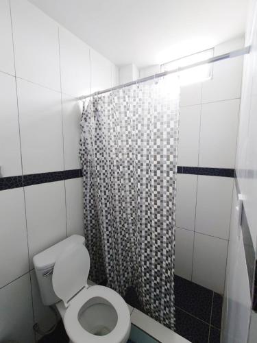 Bilik mandi di Hostel Killamoon Centro