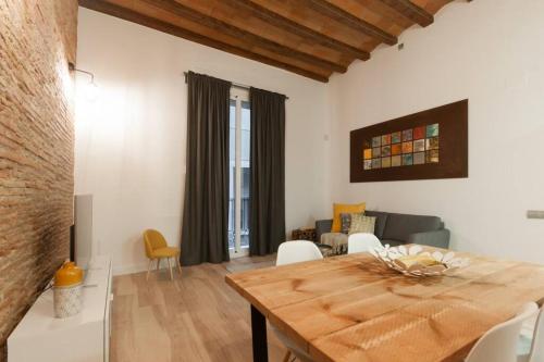 Historic Gothic 3BR2BA AC Work Desk