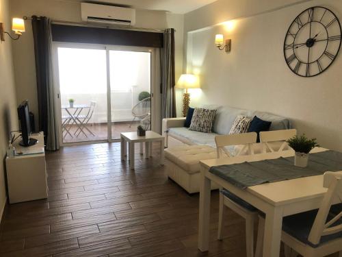 a living room with a couch and a table at Apartamento Oceano in Albufeira