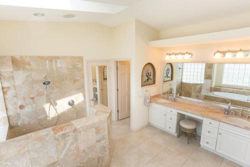 een badkamer met een bad, een wastafel en een douche bij The Sand Castle Heated Pool Atlantic Ocean in St. Augustine