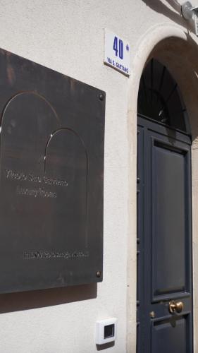 a sign on the side of a building with a door at VICOLO SAN GAETANO -luxury rooms- in Catania