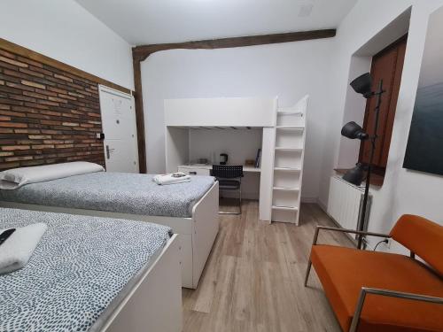 Postel nebo postele na pokoji v ubytování TUUL ETXEA, Habitación en caserío a 8km de Bilbao, Baño compartido