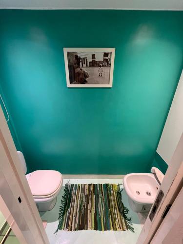 Et badeværelse på Apart Recoleta con jacuzzi y balcón con parrilla propio