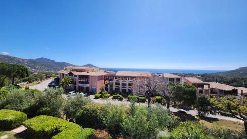 Saint-Raphael- Vue mer et Massif de l'Esterel