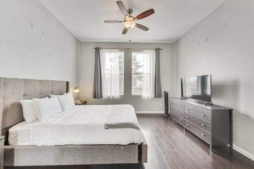 Foto dalla galleria di West Oakland 3br2ba top floor flat ideal for bus a Oakland