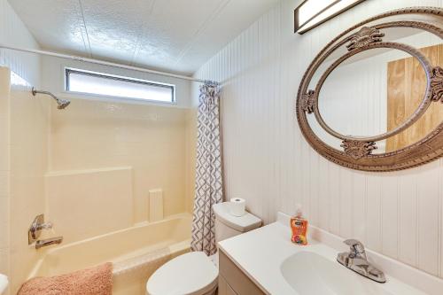 een badkamer met een wastafel, een toilet en een spiegel bij Scenic Perris Rental Home about 9 Mi to Lake Elsinore! in Perris