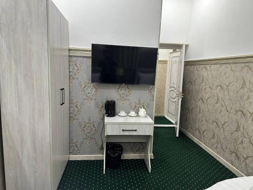 Televisyen dan/atau pusat hiburan di SEMURG HOTEL